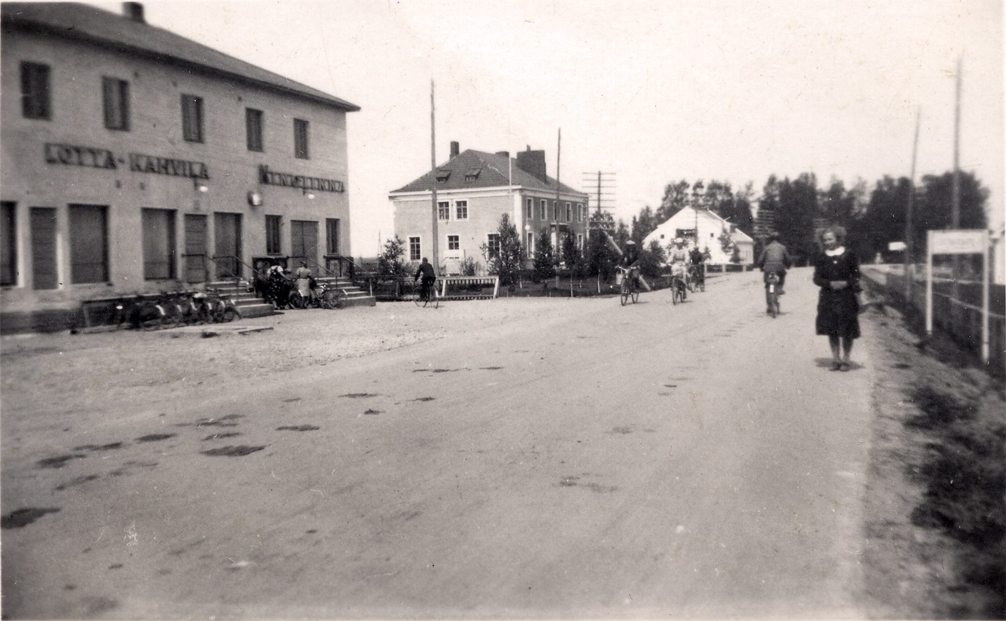 lottakahvila%20topeekan%20varres